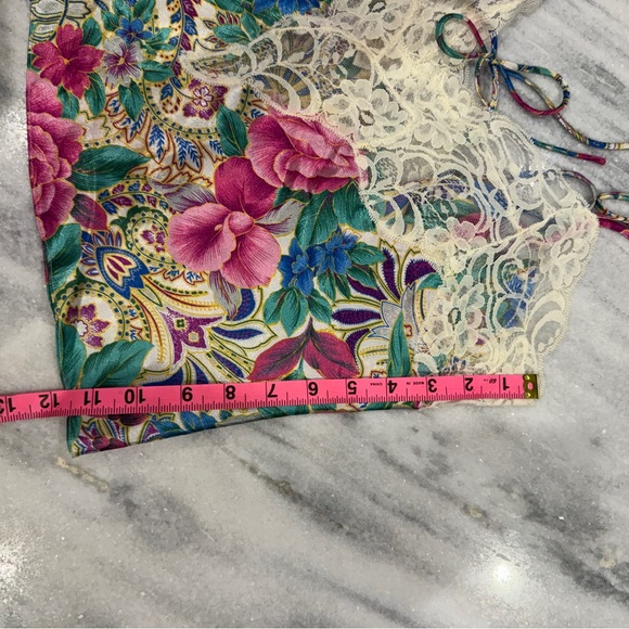 Vintage Y2K Victoria’s Secret Floral Lace Trim Camisole Top Gold Label Romantic - Picture 9 of 9
